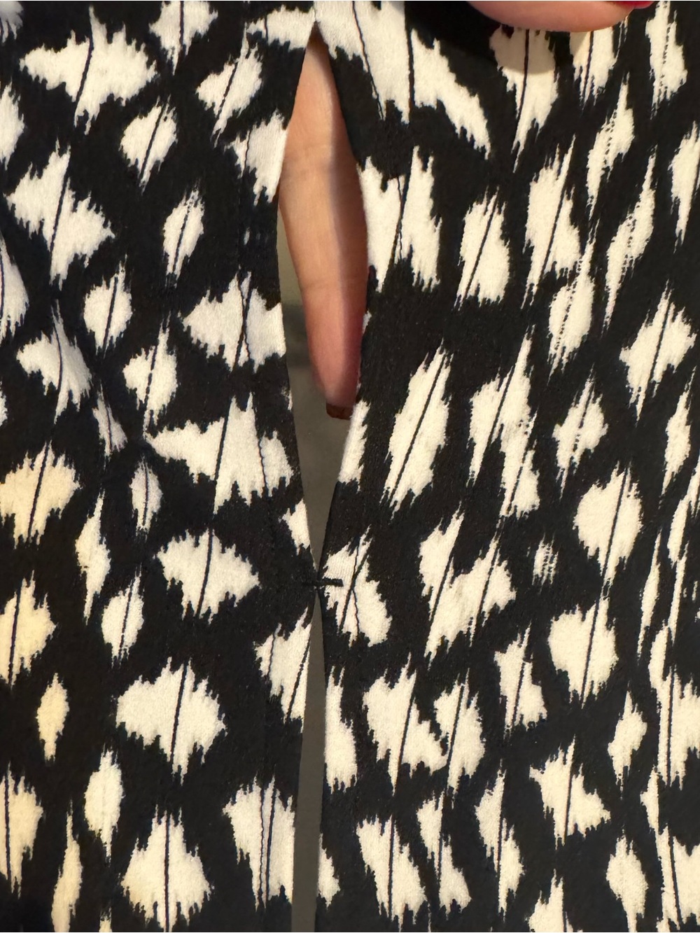 LANE BRYANT   Black/White Sleeveless Top Back Keyhole Detail PLUS: 22/24   #10 - Picture 5 of 9